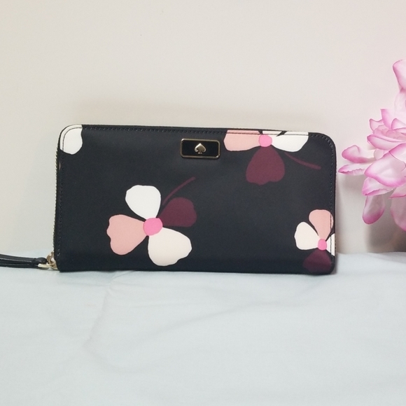 kate spade Handbags - ♥️ NWT Kate spade wallet